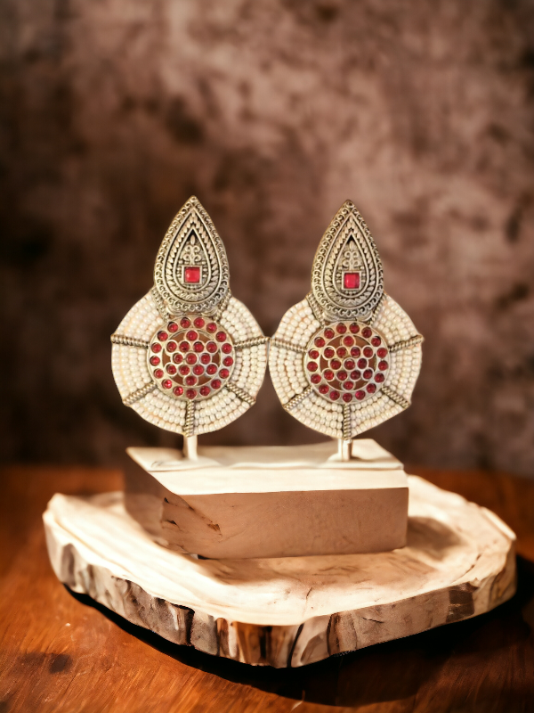 Silver-Toned Red Stone Studded White Oxidised Drop Earrings - Image 2