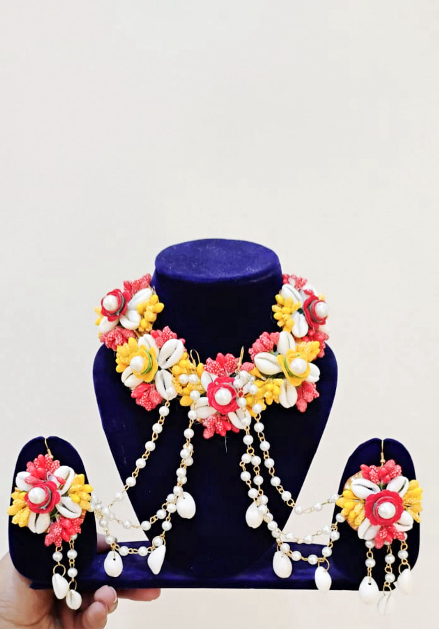 Graceful Bloom Pearl-Embellished Neckpiece