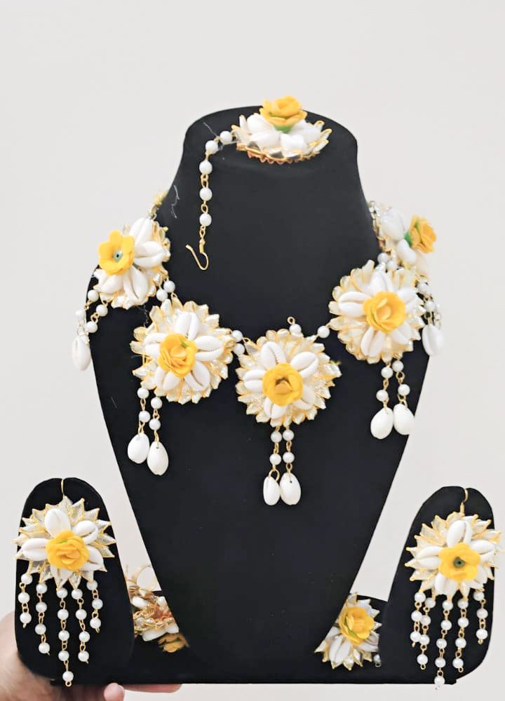 Golden Petal Charm Neckpiece Set with Earrings & Maang Tikka