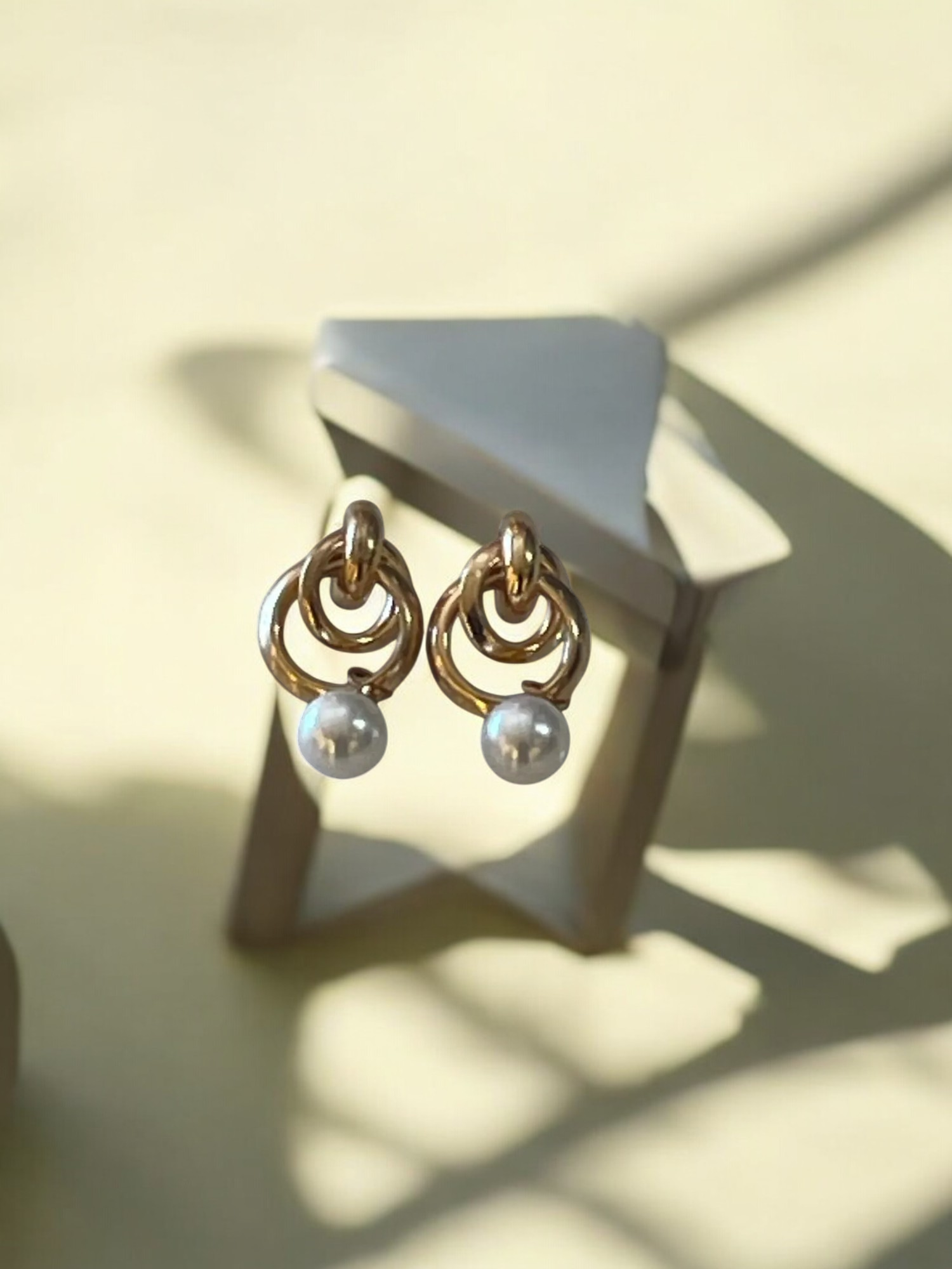 Brilliant Links Pearl Dangle Earrings & Gold Knot